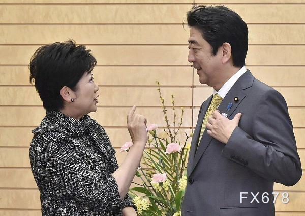 据外媒 东京都知事小池百合子可能是日本最有力的反对派领导人 小池百合子此前被日本首相安倍晋三所在的自由民主党所排斥 另外 她正在组建属于其自己的政党 有报道称 她可能会成为下届首相人选的黑马 外汇动态报道 汇通网www Fx678 Com