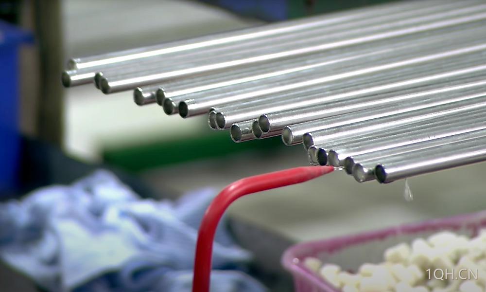 <strong>特朗普关税大棒失效，劳动力断崖式崩塌下，</strong>