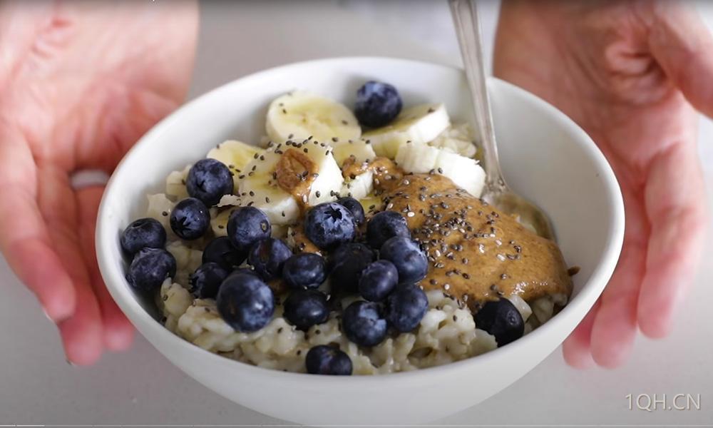 7月31日财经早餐：美联储维稳利率淡化降息预期，金价涨幅受限，特朗普8月起对半成品铜征收50%关税